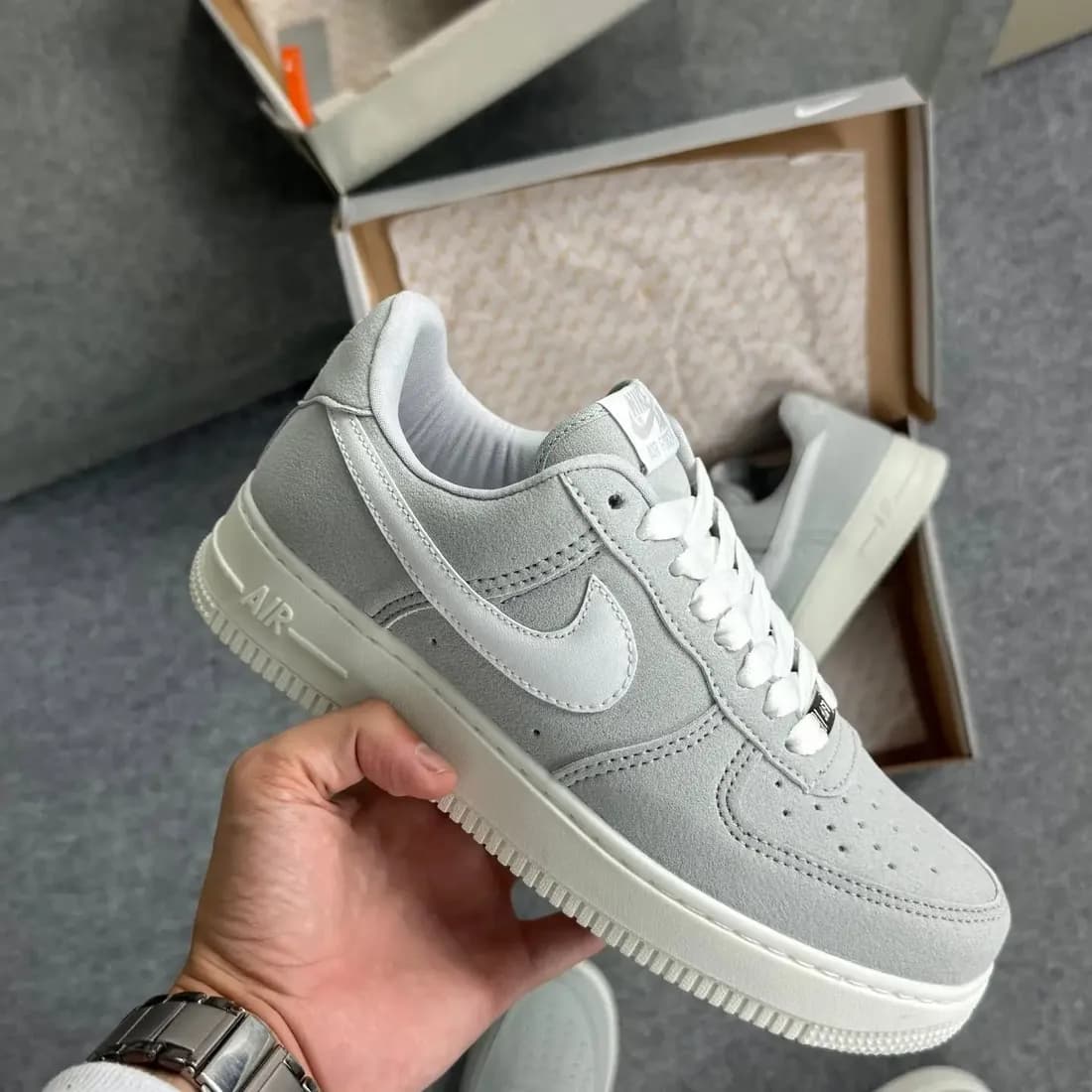 Air Force 1 cinza e branco