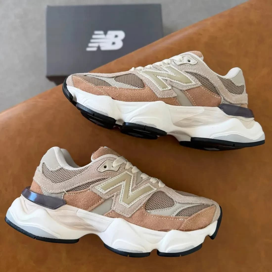 New Balance 9060 bege e rosé