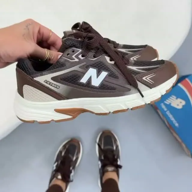 New Balance 2000 café e bege